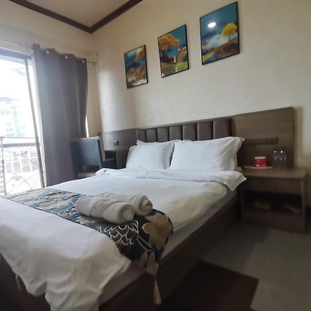 Passion Makati Aparthotel Makati City Exterior photo
