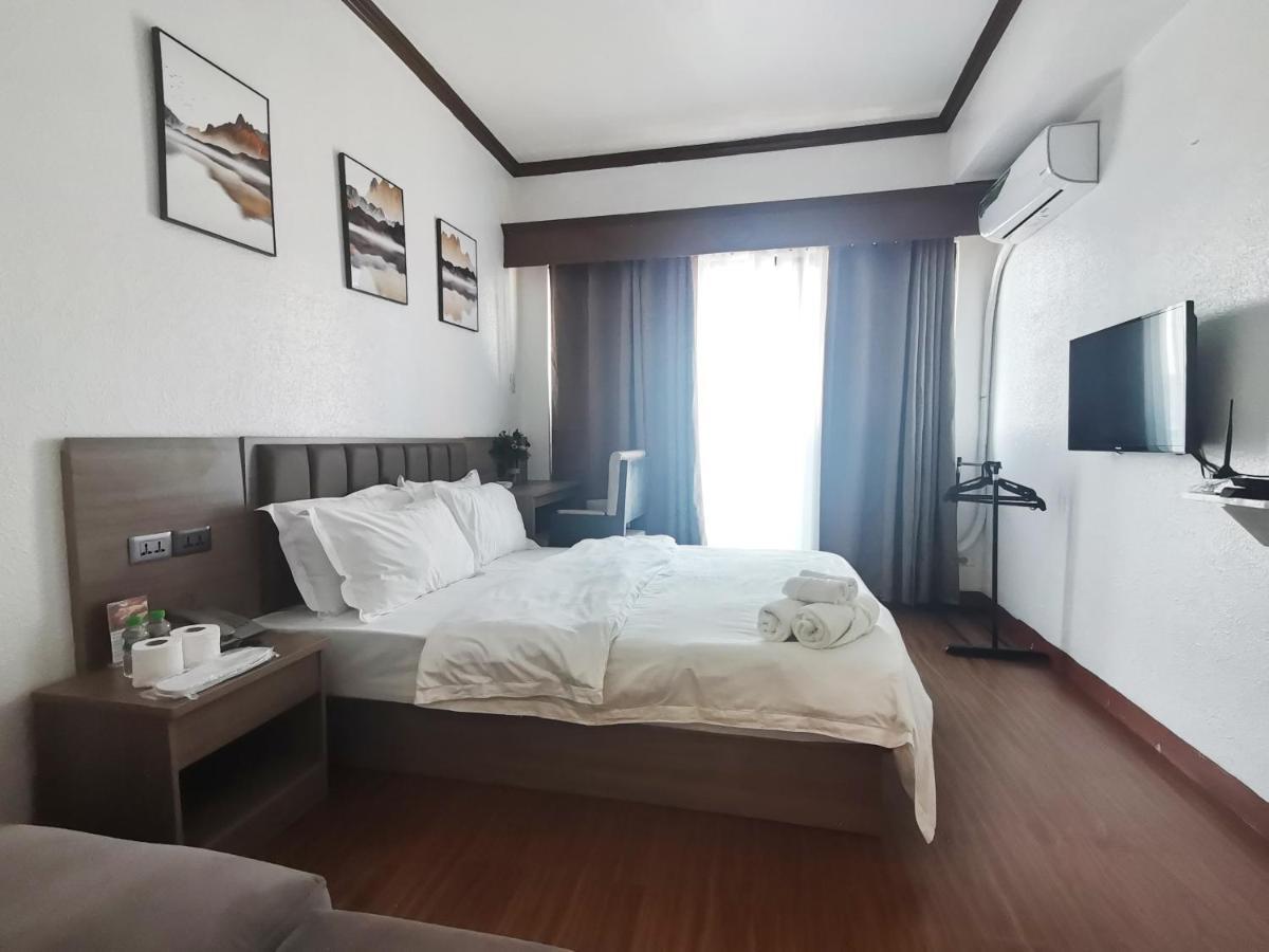 Passion Makati Aparthotel Makati City Exterior photo