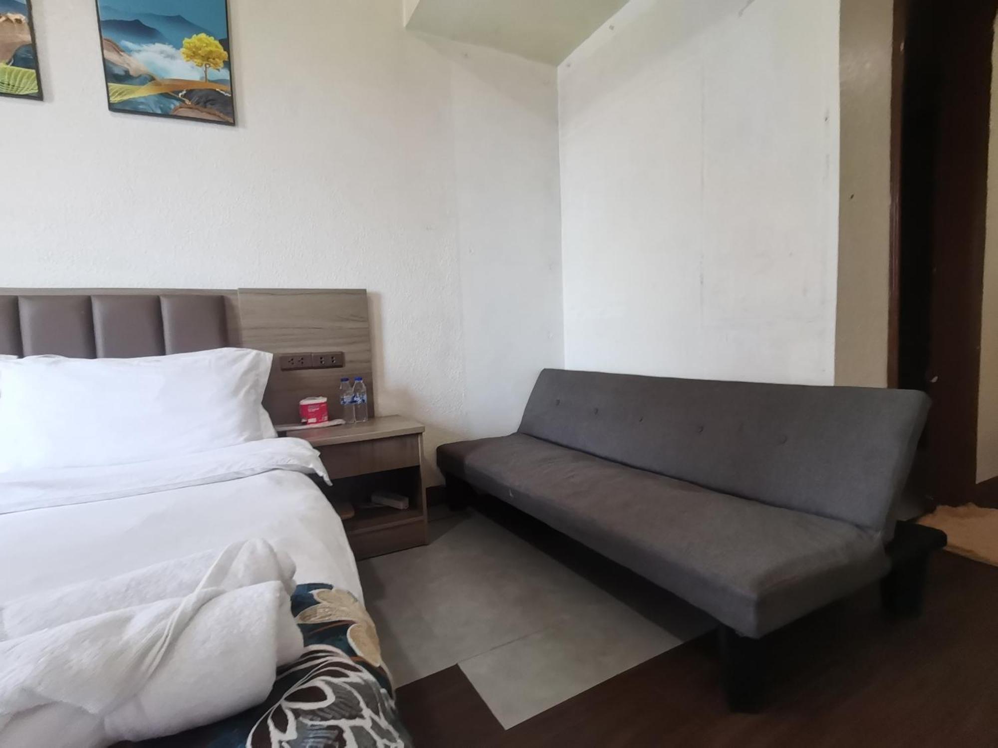 Passion Makati Aparthotel Makati City Exterior photo